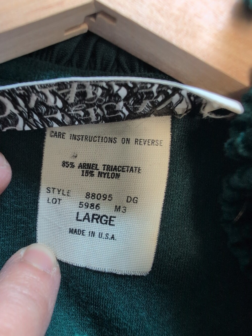Vtg Donna Richard Gilligan & O’Malley Emerald Green Velvet Long Robe Ruffle Glam - Picture 6 of 7